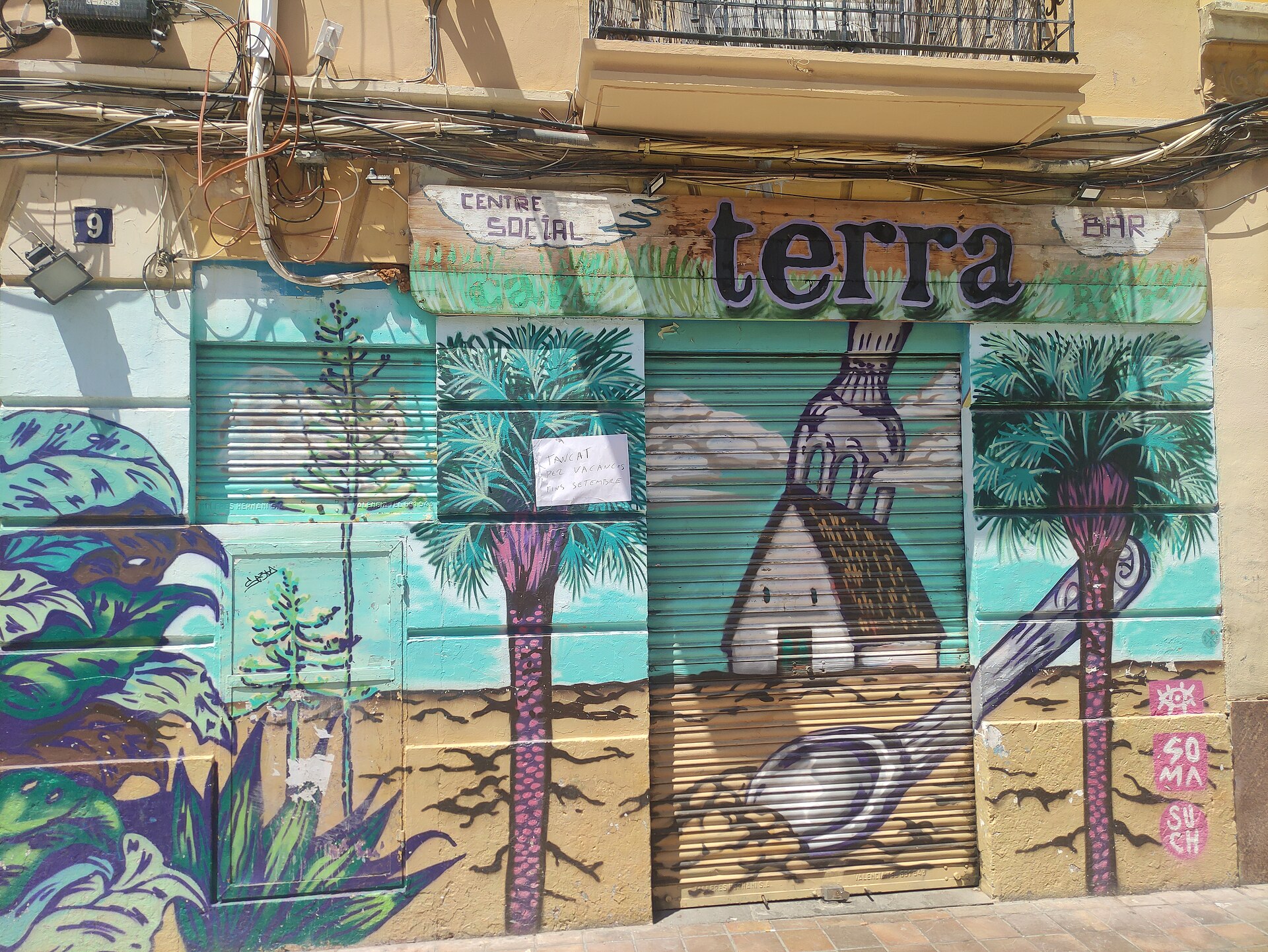 Street art coloré dans les rues de Benimaclet